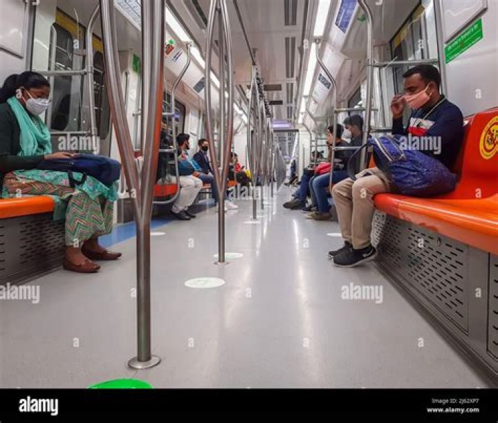 Are cigarettes allowed in Delhi Metro?