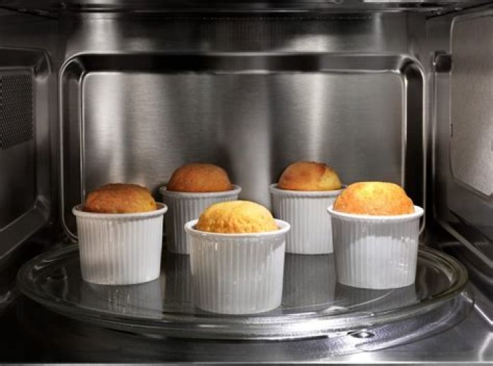 Can I bake a cake in microwave oven?