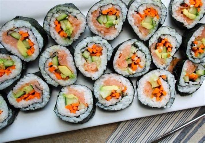 Can I use hot rice to make sushi?