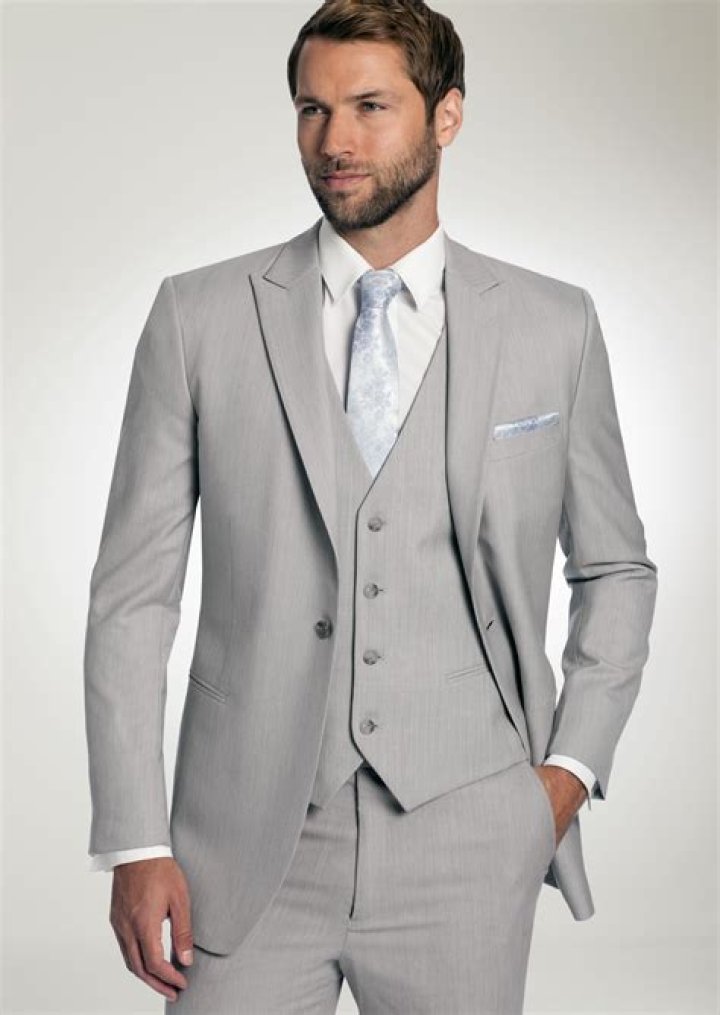 Can you wear a GREY suit to a formal event?