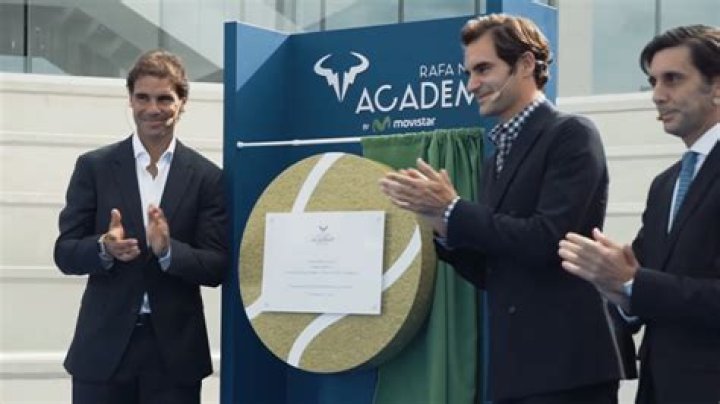 Does Federer have a tennis academy?