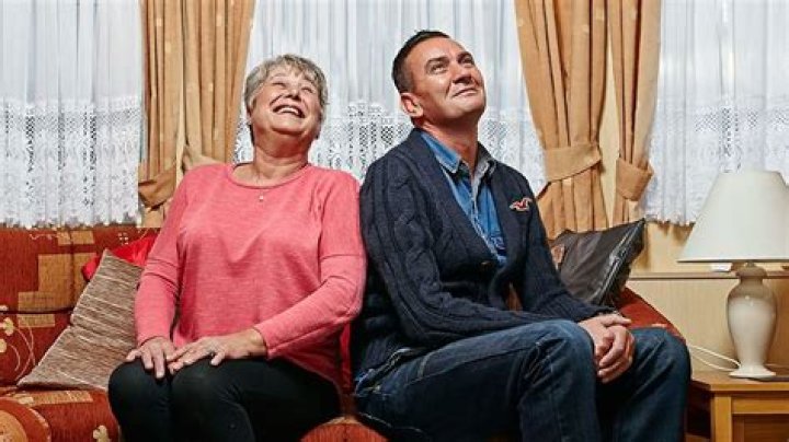 How can I stream Gogglebox?