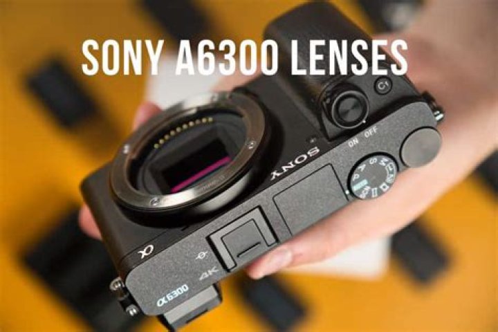 How do I change the lens on my Sony a6300?