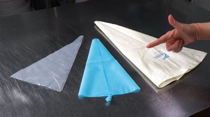 How do I choose a piping bag?