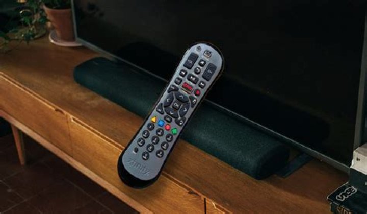 How do I connect my Comcast remote to my Sonos soundbar?
