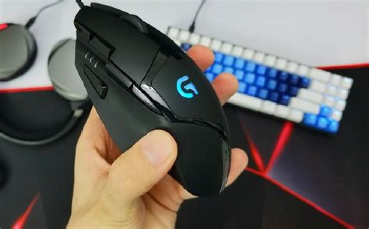 How do I create a macro using Logitech gaming mouse?