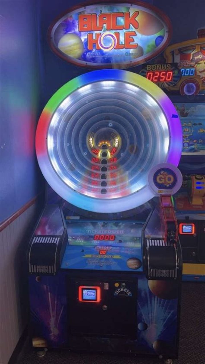 How do you beat the black hole arcade game?
