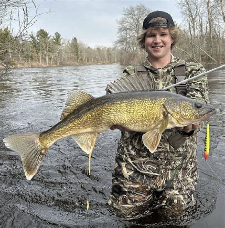 How do you catch early spring walleye?