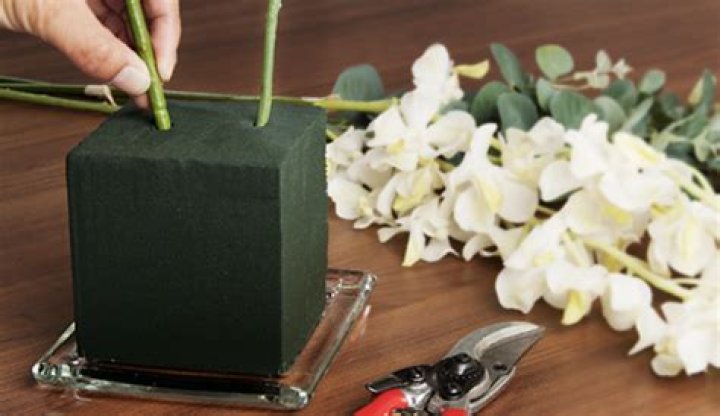 How do you make floral foam flowers last longer?