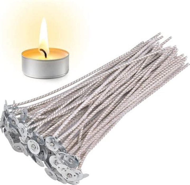 How do you pick a candle wick?