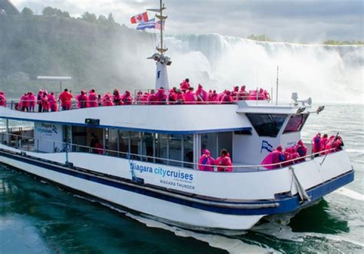 How long is the boat ride at Niagara Falls?