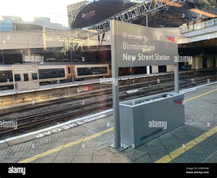 How many platforms are at Birmingham New Street?