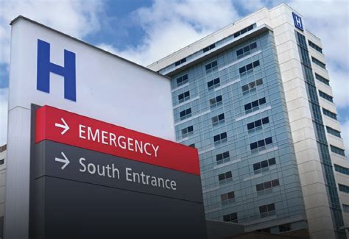 How many teaching hospitals are there in Leeds?