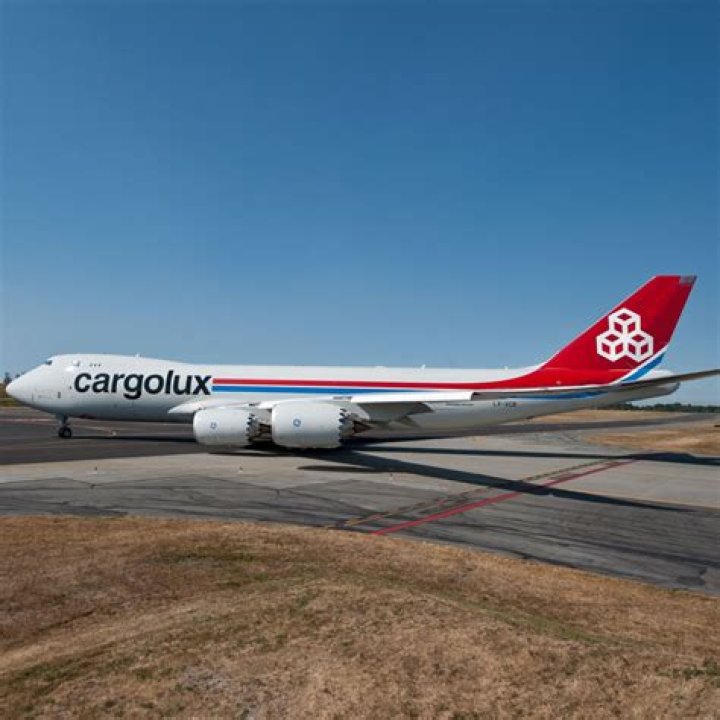 How much does a 747 8 Cost?