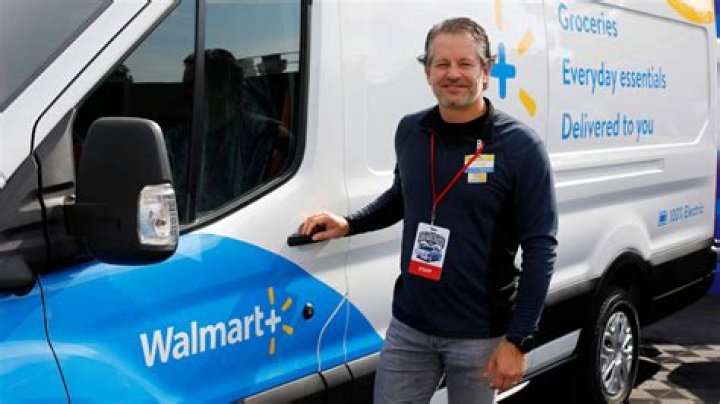 How much does a co manager at Walmart make?