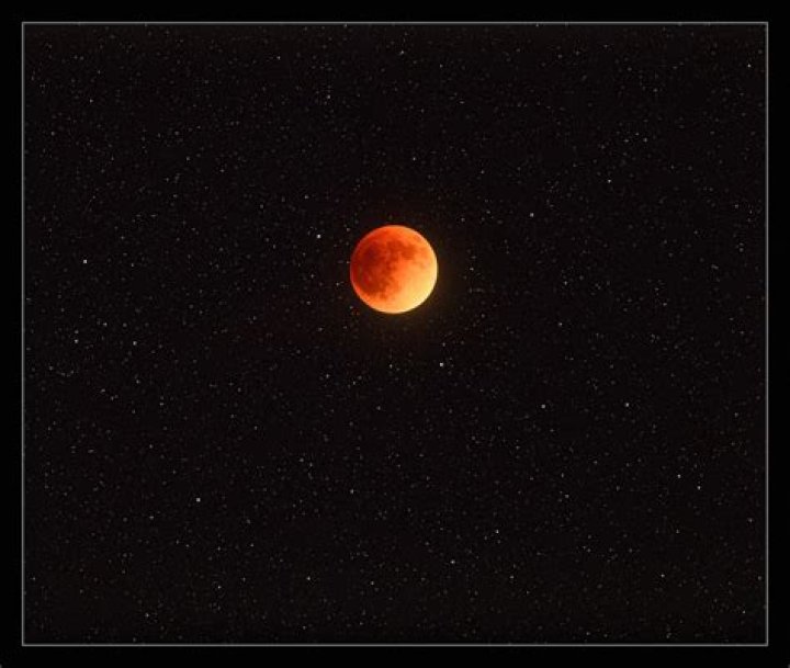 Is the gravitational pull stronger during a full moon?
