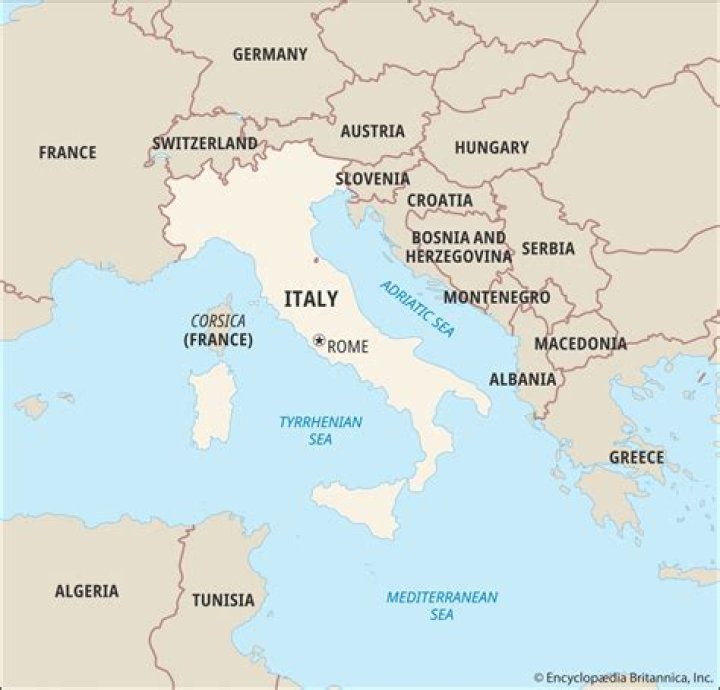 What countries are close to Rome Italy?