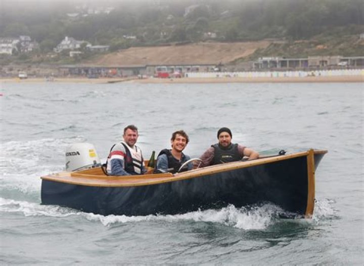 What does a runabout boat look like?