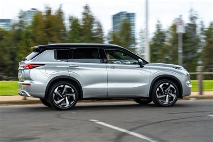 What is a 2019 Mitsubishi Outlander worth?
