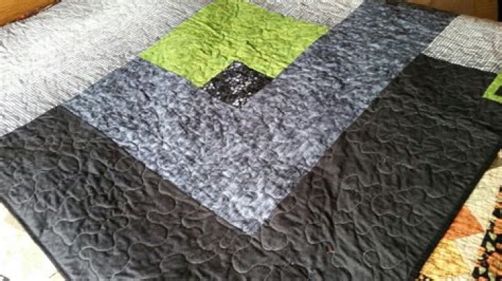 What is a pieced quilt?