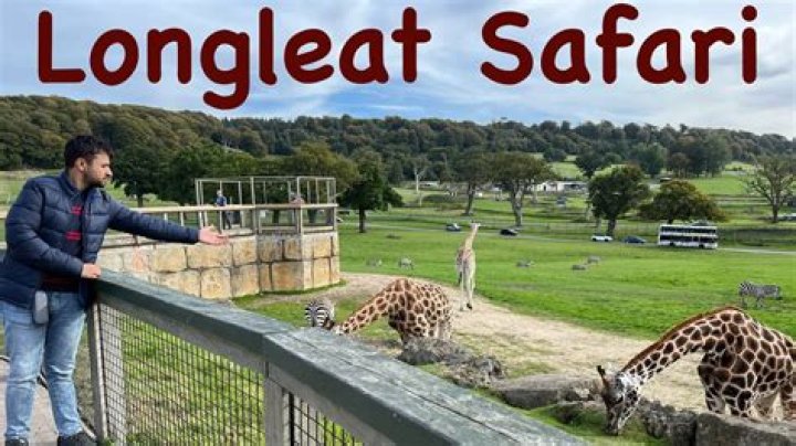 What is the nearest town to Longleat Safari Park?