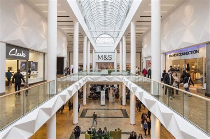 What shops are in Caernarfon?