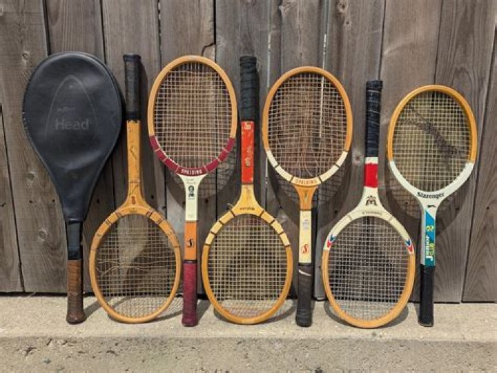 What squash racquets do the pros use?