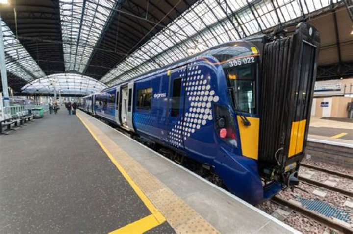 What time are off peak trains Edinburgh to Glasgow?