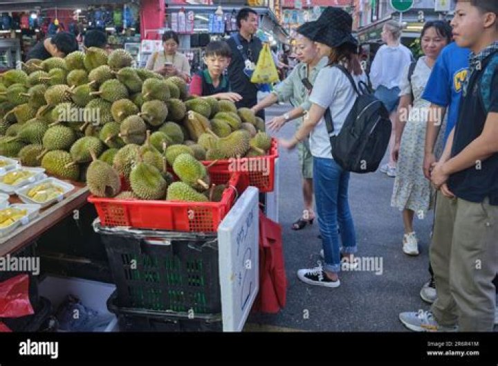 Where can I buy organic fruit in Singapore?
