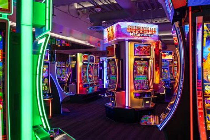 Where is the Aristocrat slot showroom?