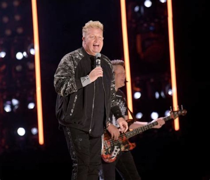 Who is the lead singer in Rascal Flatts?