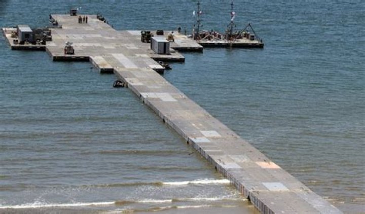 Who runs Navy Pier?